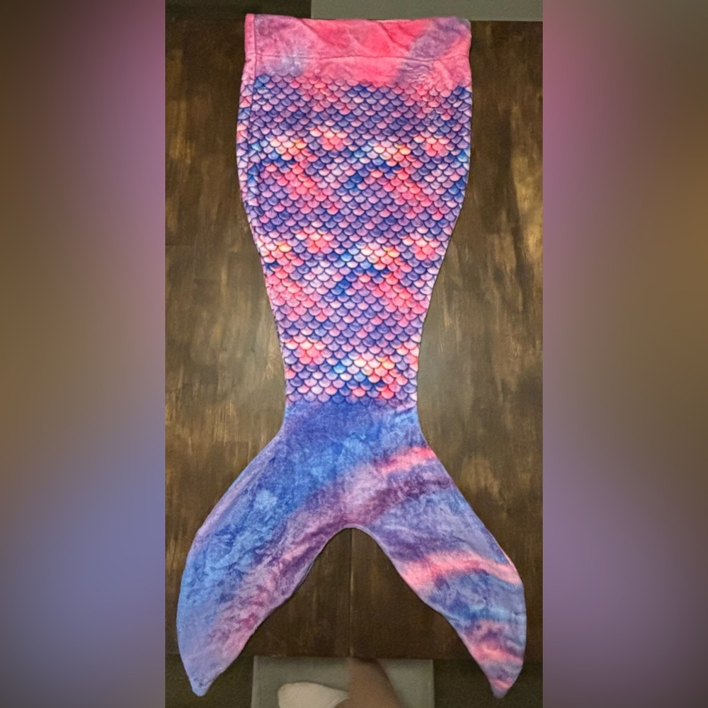Vibrant Pink and Blue Mermaid Tail Blanket for Kids